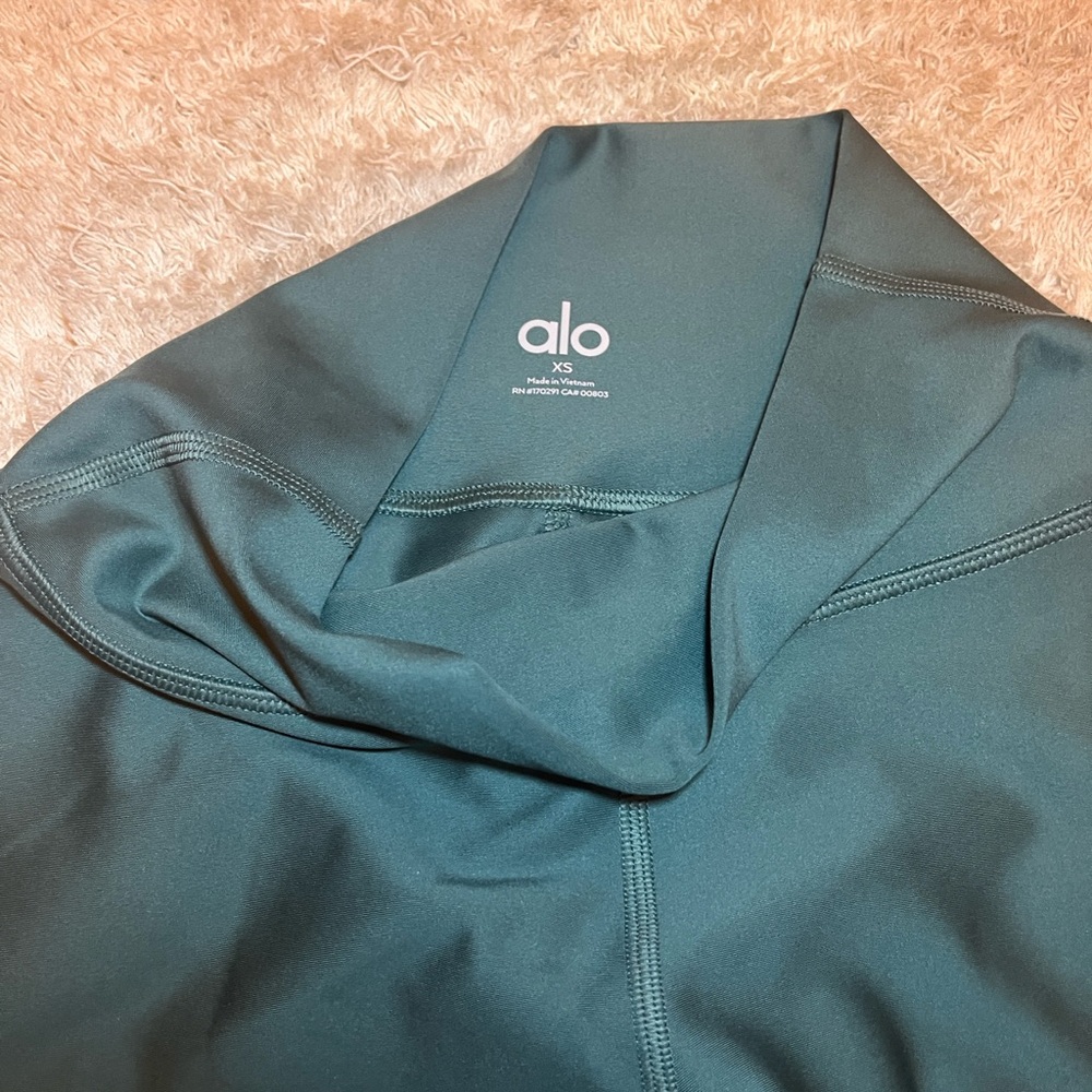 NWT Alo 7/8 High-Waisted air lift Leggings in winter Ivy. XS. - Picture 7 of 8